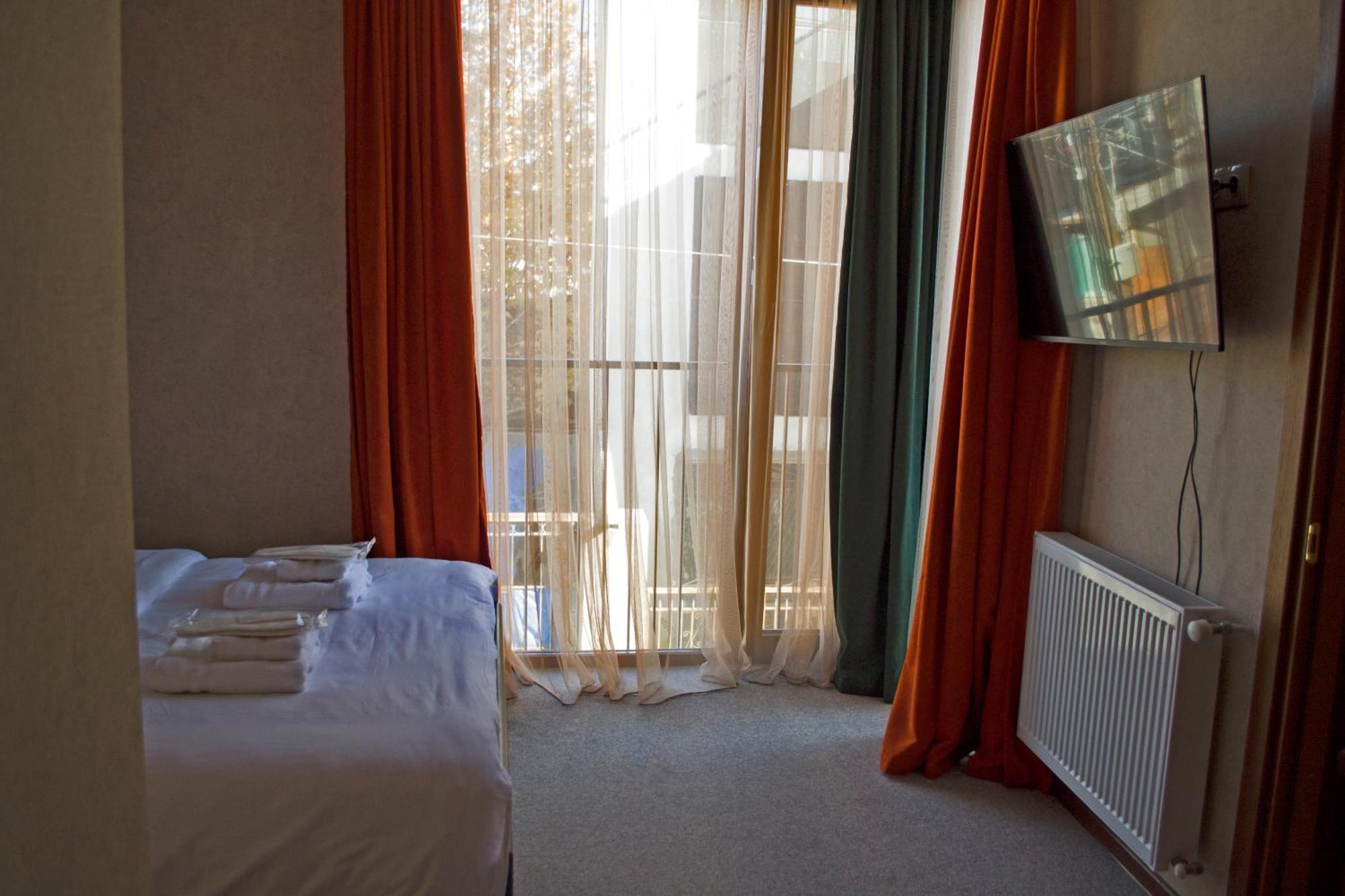 Green Inn Hotel Tbilisi Bagian luar foto