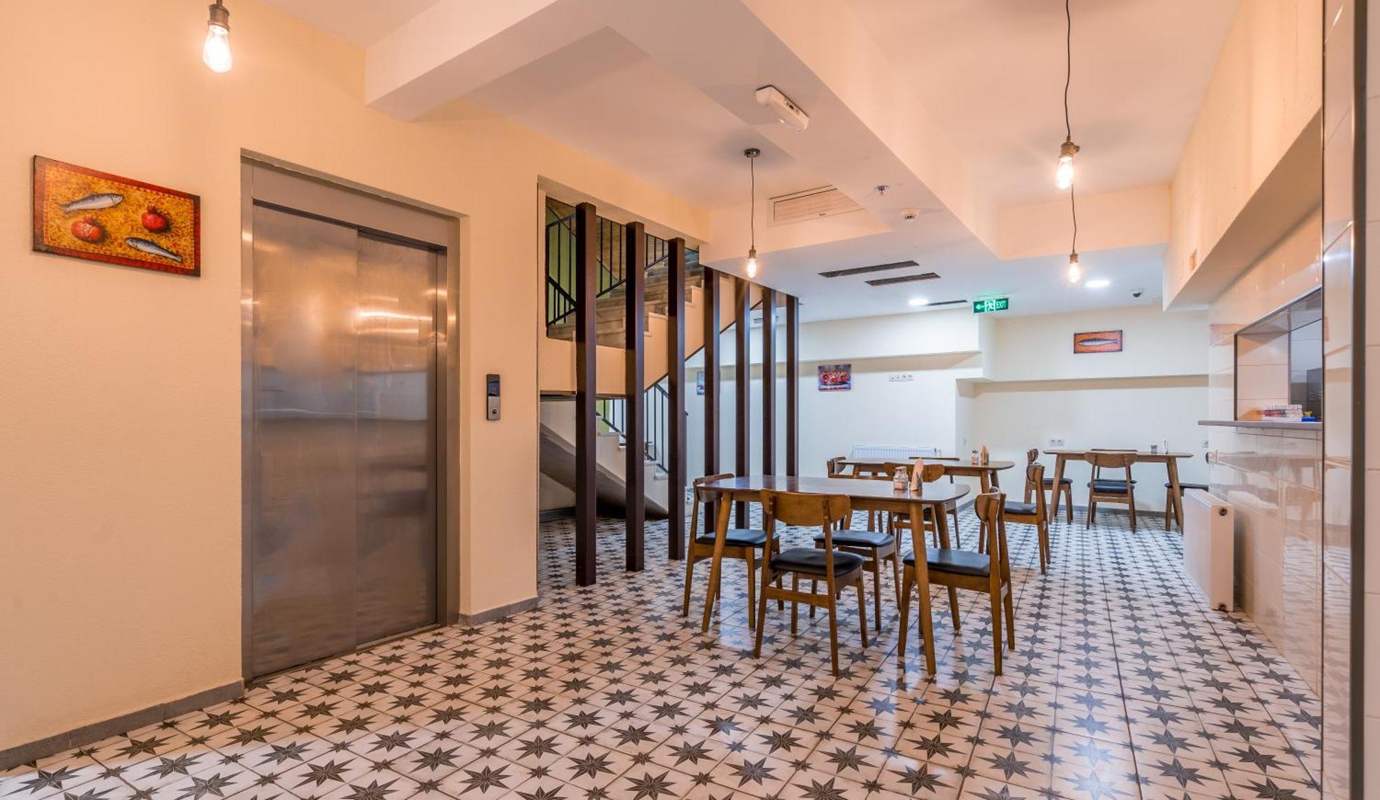 Green Inn Hotel Tbilisi Bagian luar foto