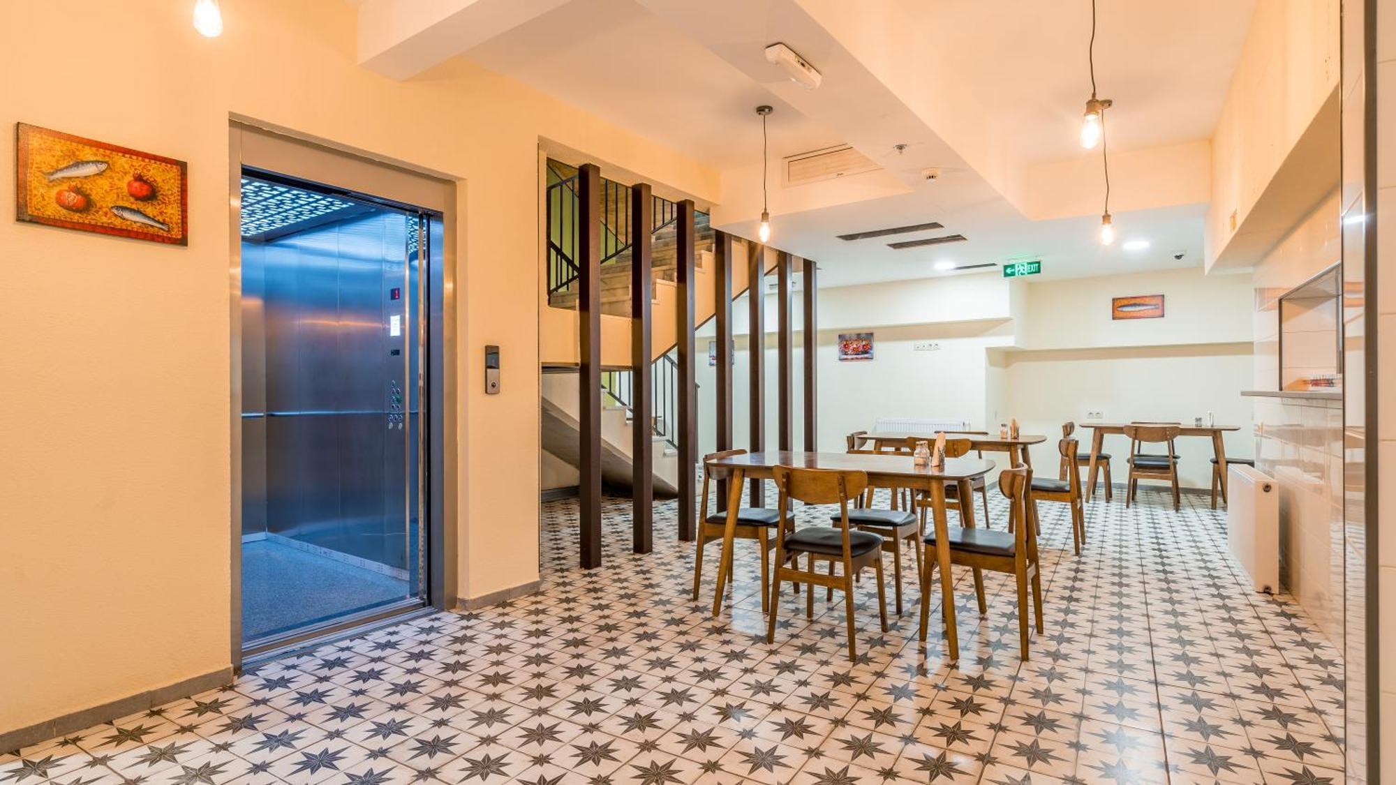 Green Inn Hotel Tbilisi Bagian luar foto