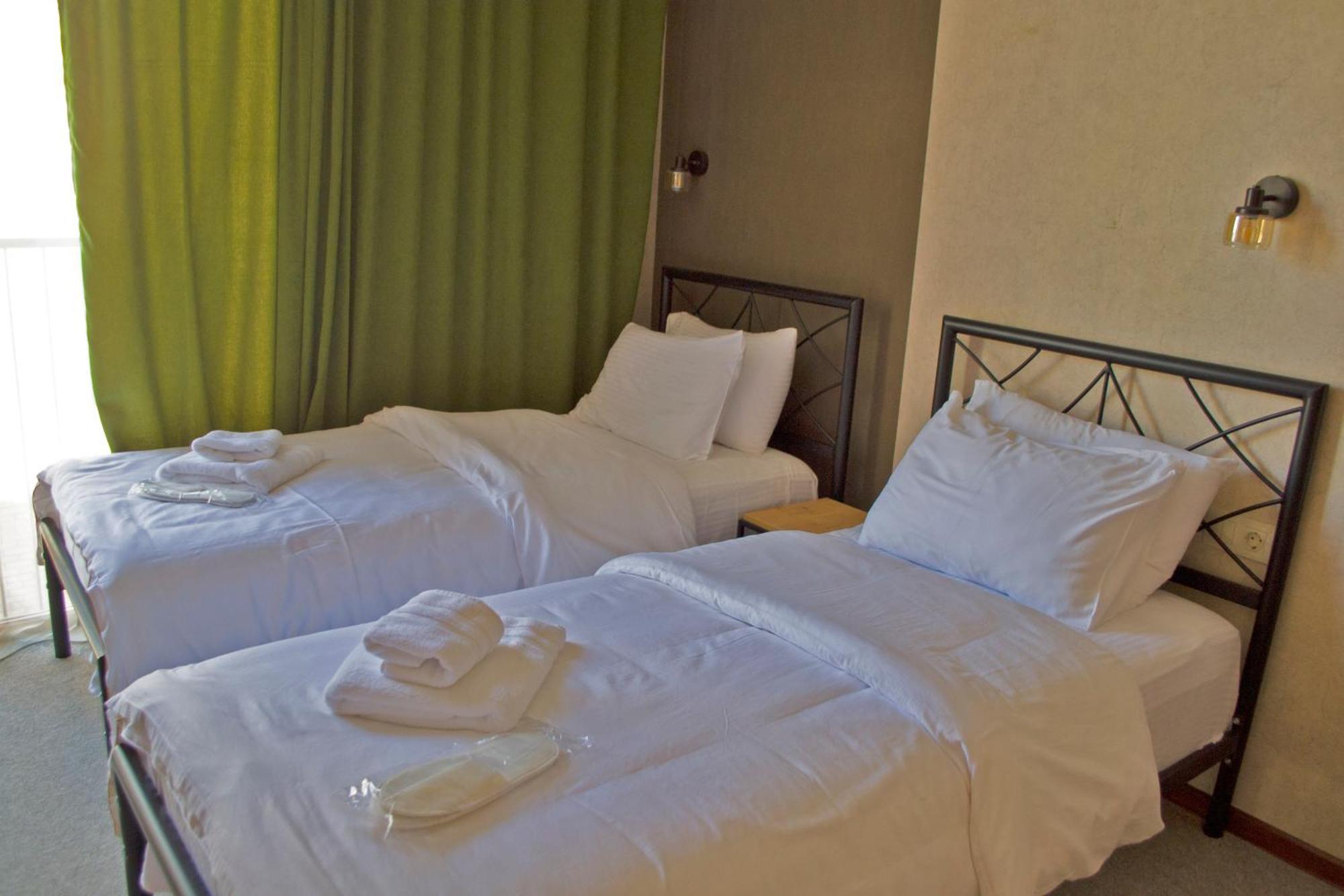 Green Inn Hotel Tbilisi Bagian luar foto