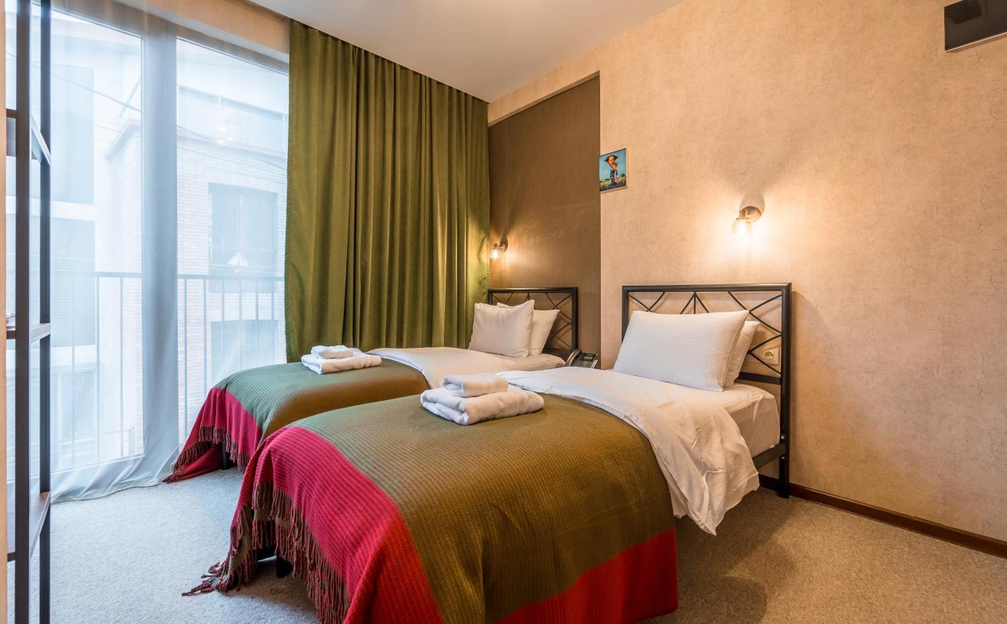 Green Inn Hotel Tbilisi Bagian luar foto