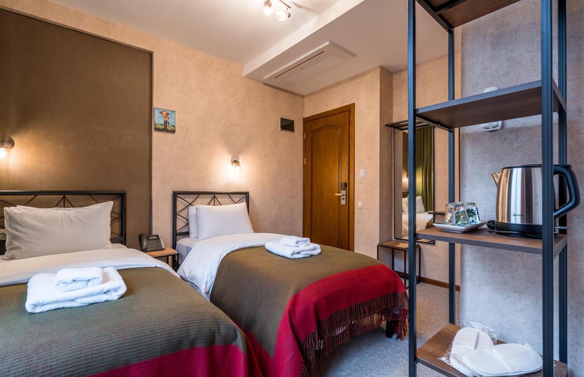 Green Inn Hotel Tbilisi Bagian luar foto