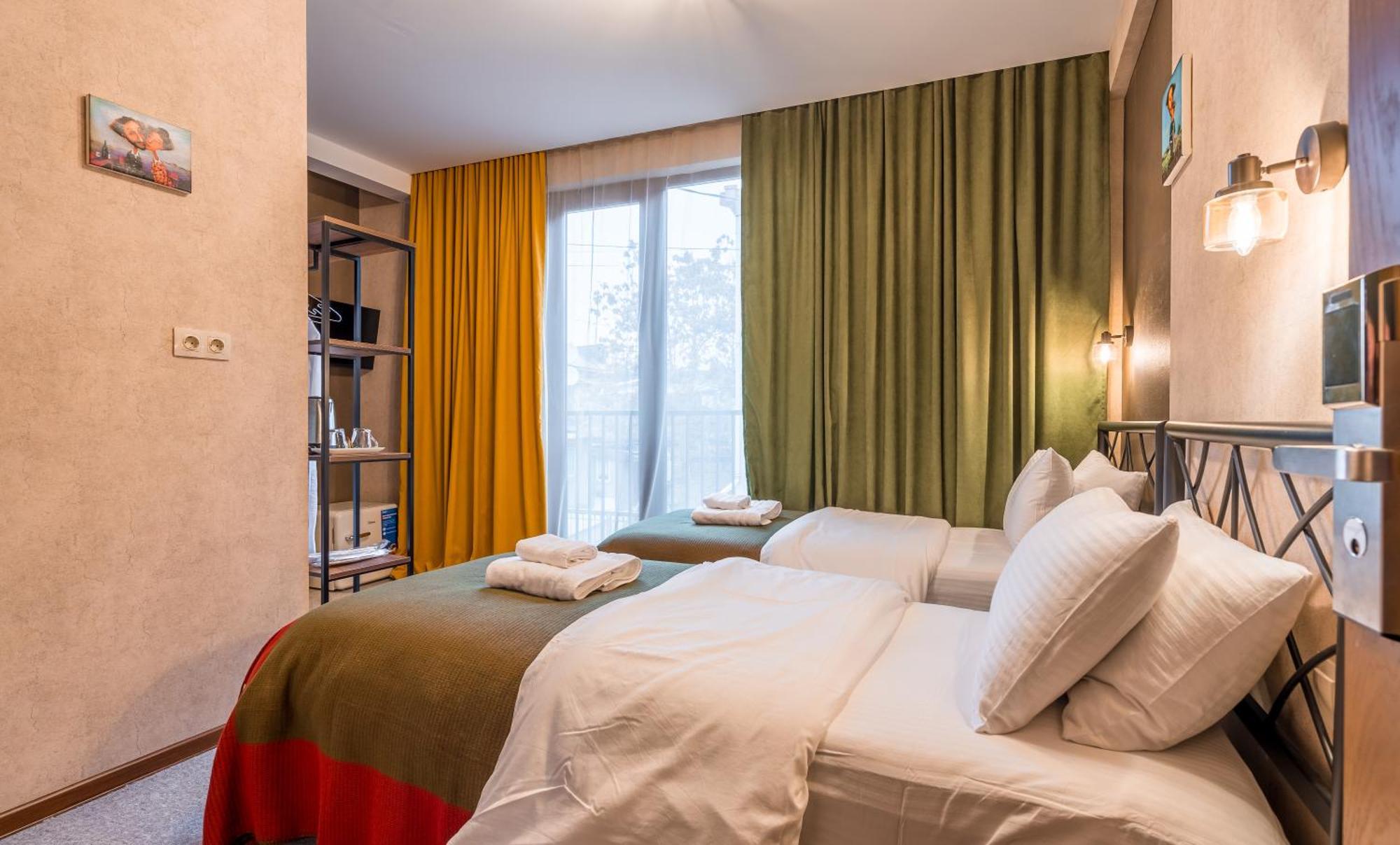 Green Inn Hotel Tbilisi Bagian luar foto