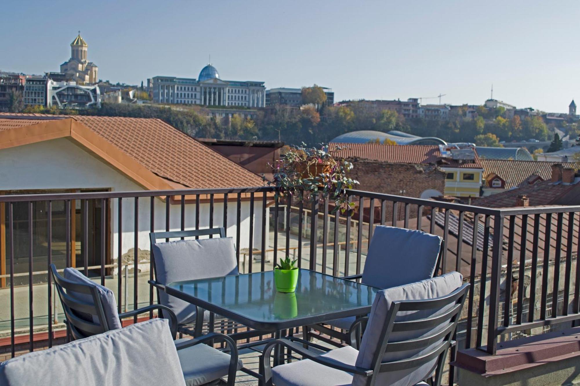 Green Inn Hotel Tbilisi Bagian luar foto