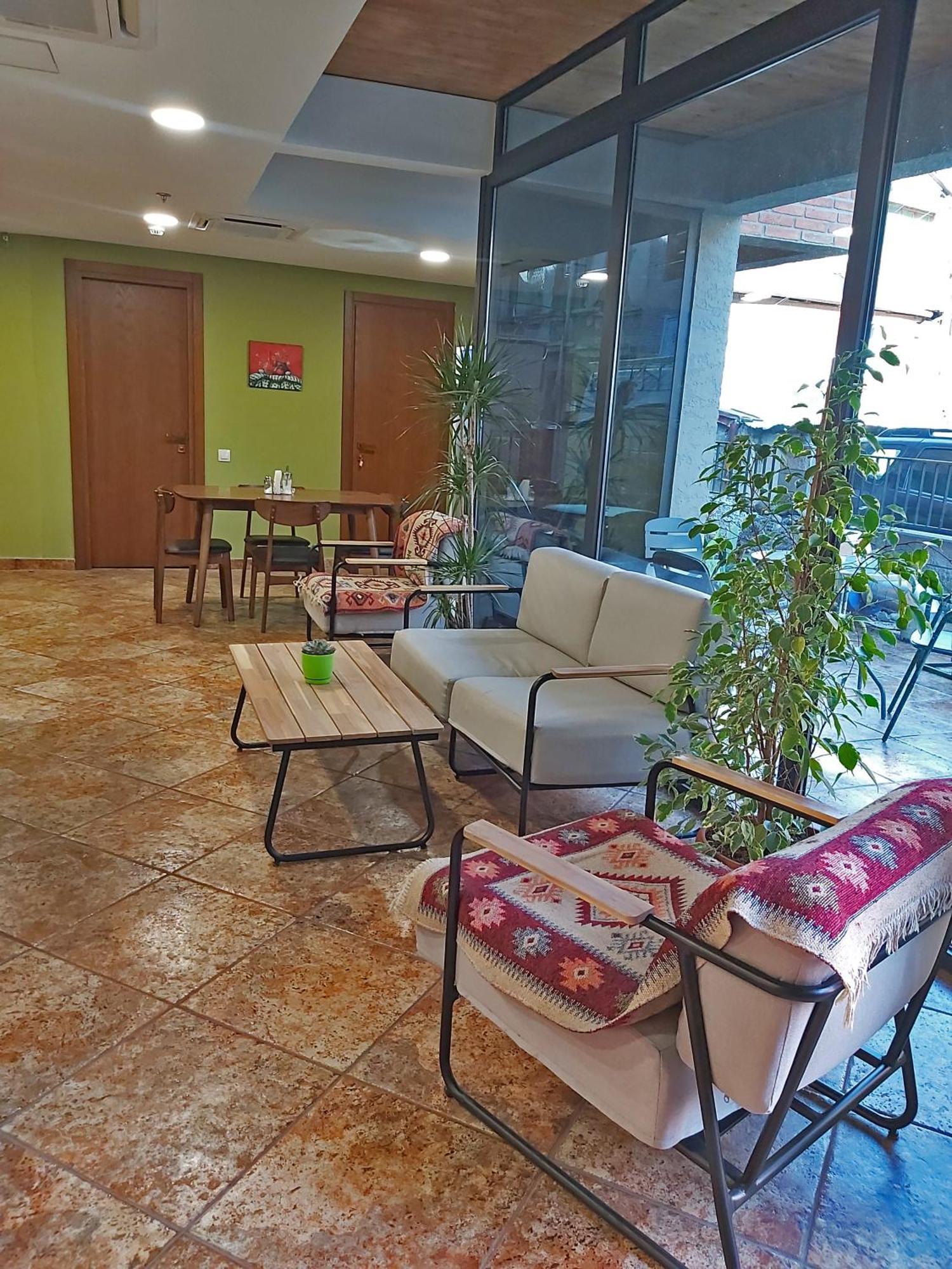 Green Inn Hotel Tbilisi Bagian luar foto